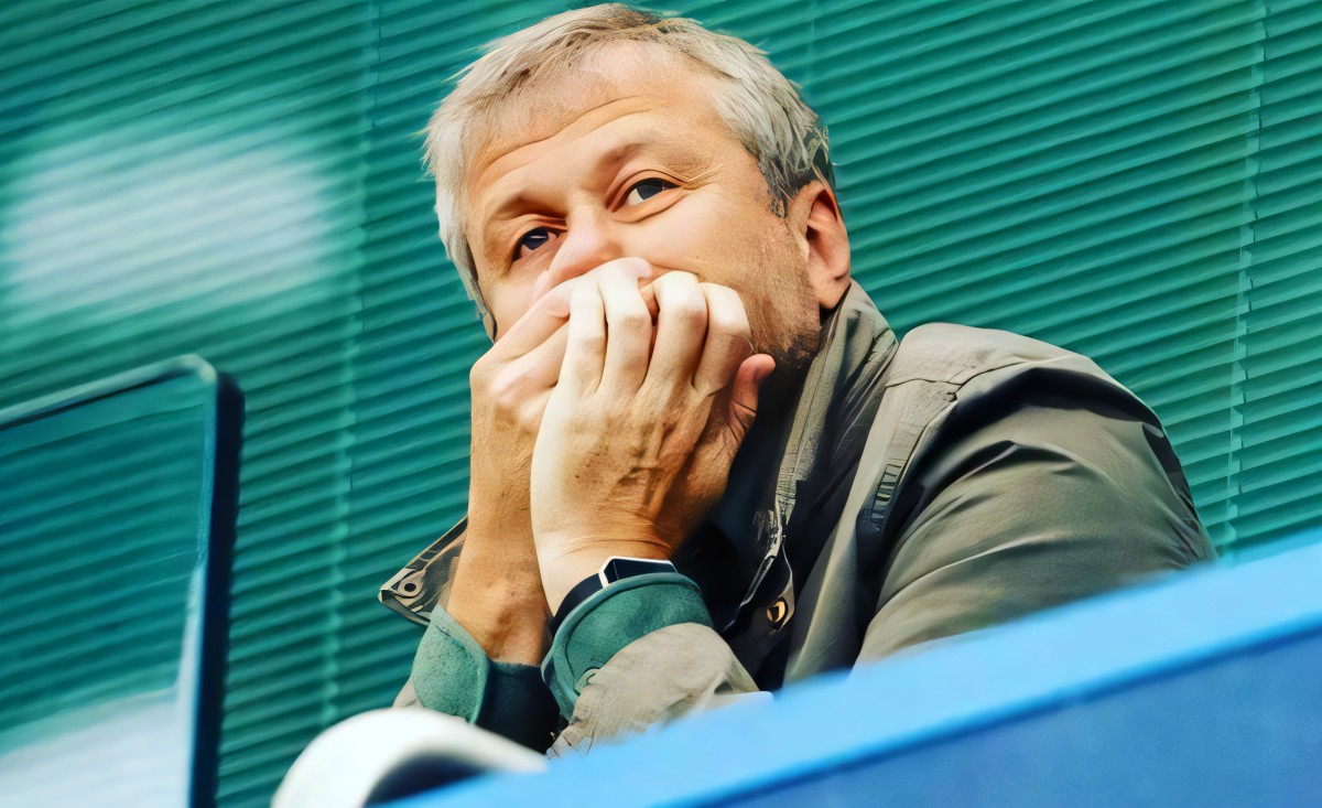 Abramovic al San Paolo: la furia dei tifosi contro un inaccettabile retroscena Abramovic al San Paolo: la furia dei tifosi contro un inaccettabile retroscena