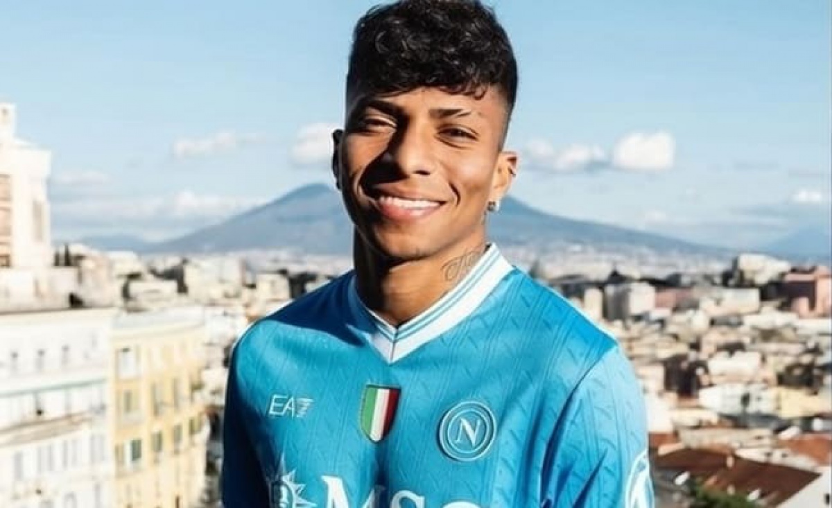 Napoli in subbuglio: la richiesta shock di Alisson Santos a Papa Leone! Napoli in subbuglio: la richiesta shock di Alisson Santos a Papa Leone!
