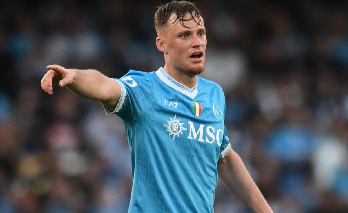 Beukema vuole restare al Napoli: tra speranze e polemiche, sarà il futuro azzurro? Beukema vuole restare al Napoli: tra speranze e polemiche, sarà il futuro azzurro?