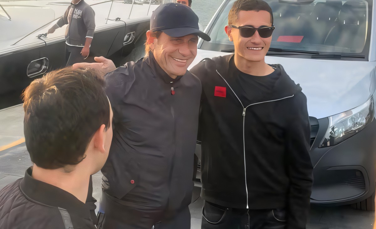 Conte travolge Castel Volturno: il gesto che infiamma i tifosi e scatena polemiche! Conte travolge Castel Volturno: il gesto che infiamma i tifosi e scatena polemiche!