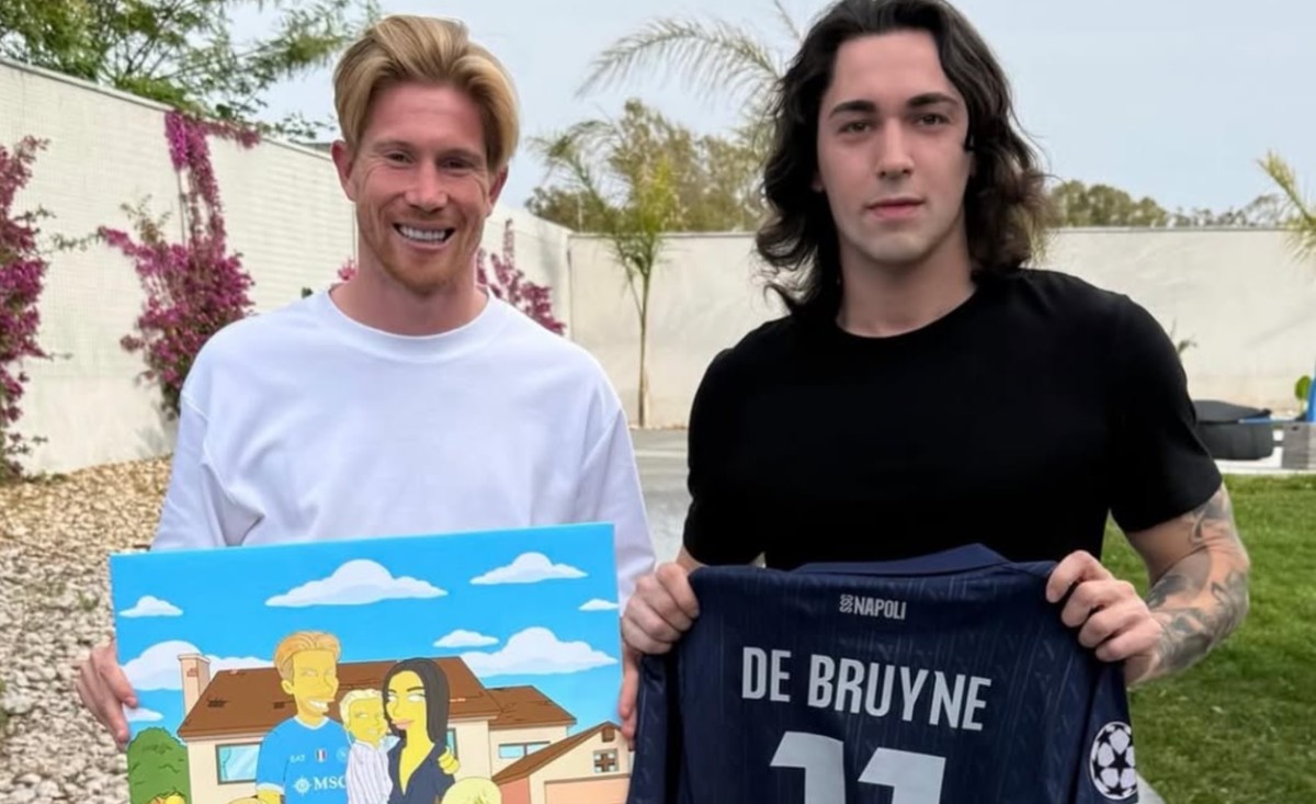 De Bruyne sorprende: la maglia a Steart scatena la furia dei tifosi! De Bruyne sorprende: la maglia a Steart scatena la furia dei tifosi!