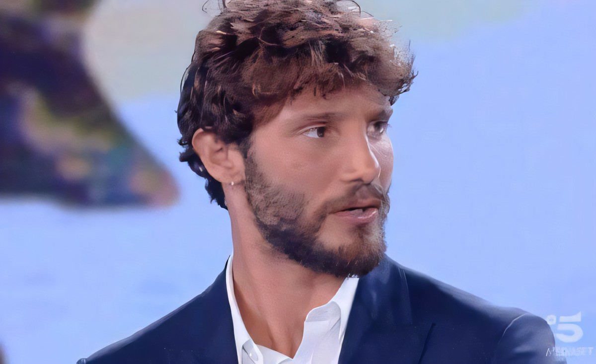 De Martino infiamma il dibattito: la battuta che fa esplodere la polemica tra Avellino e Napoli! De Martino infiamma il dibattito: la battuta che fa esplodere la polemica tra Avellino e Napoli!