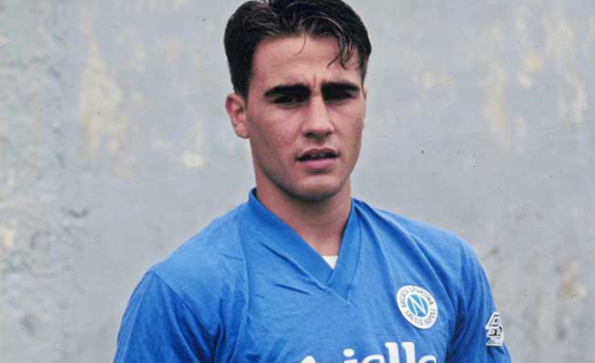 Cannavaro scuote il cuore dei tifosi: “Promettevo a Maradona in silenzio…” Cannavaro scuote il cuore dei tifosi: “Promettevo a Maradona in silenzio…”