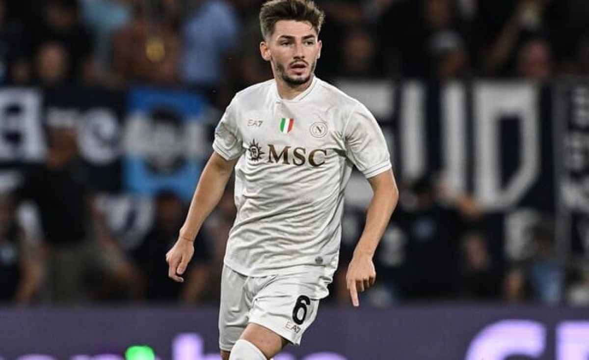 Gilmour sbotta: “Lobotka ci ha distrutti! De Bruyne? Solo un ricordo!” Dossena: “Pronti a dare il 101%! Ma chi crede ai suoi trucchi?” Gilmour sbotta: “Lobotka ci ha distrutti! De Bruyne? Solo un ricordo!” Dossena: “Pronti a dare il 101%! Ma chi crede ai suoi trucchi?”
