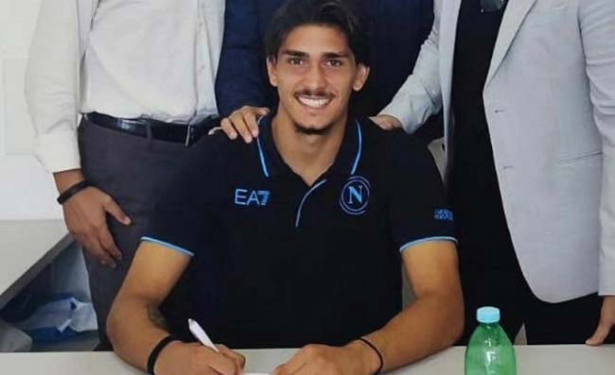 Gioielli in fuga: giusto svincolare il talento del Napoli? La polemica infiamma i tifosi!
