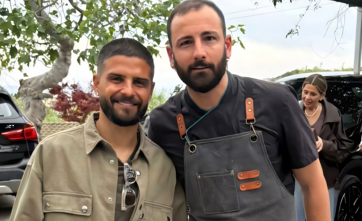 Insigne e i compagni a pranzo da Rosiello: ma è polemica per il timing? Insigne e i compagni a pranzo da Rosiello: ma è polemica per il timing?