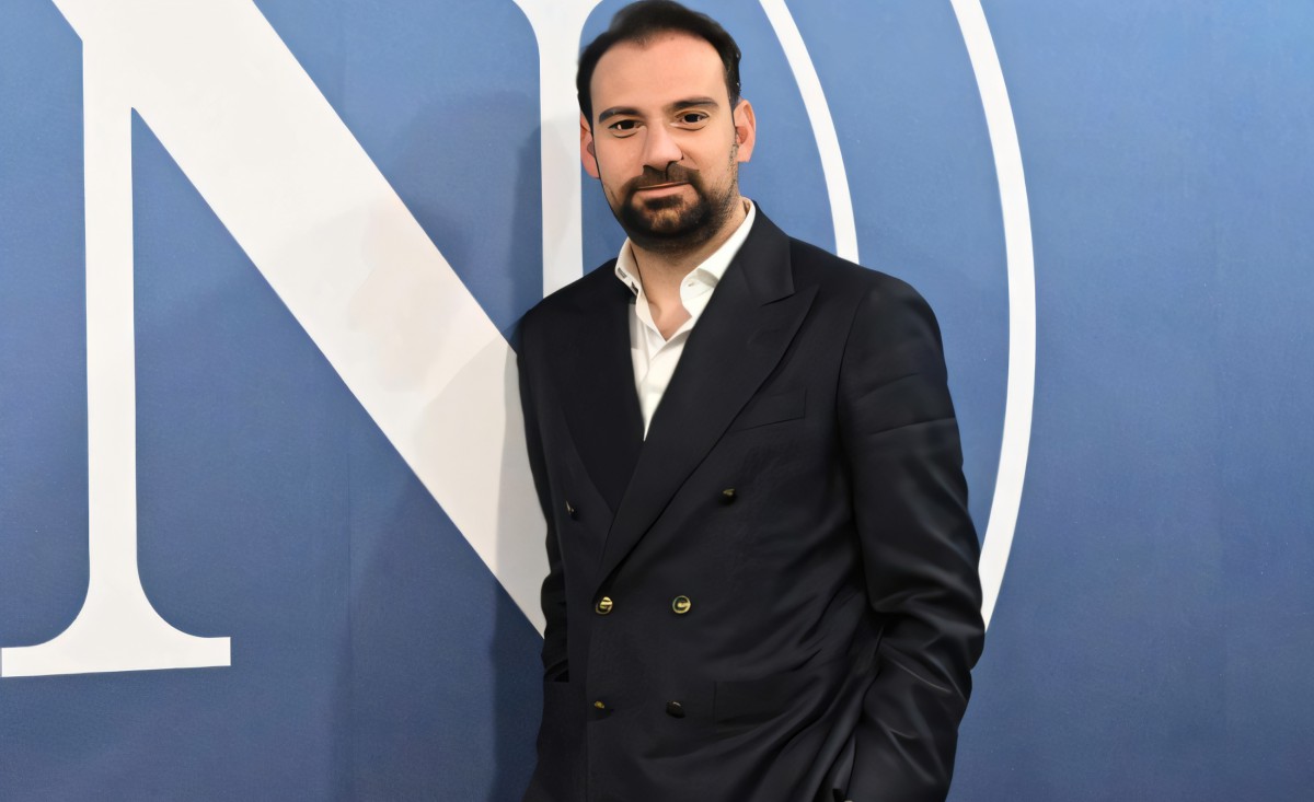 Manna svela due gioielli: il futuro del Napoli tra sogni e polemiche! Manna svela due gioielli: il futuro del Napoli tra sogni e polemiche!