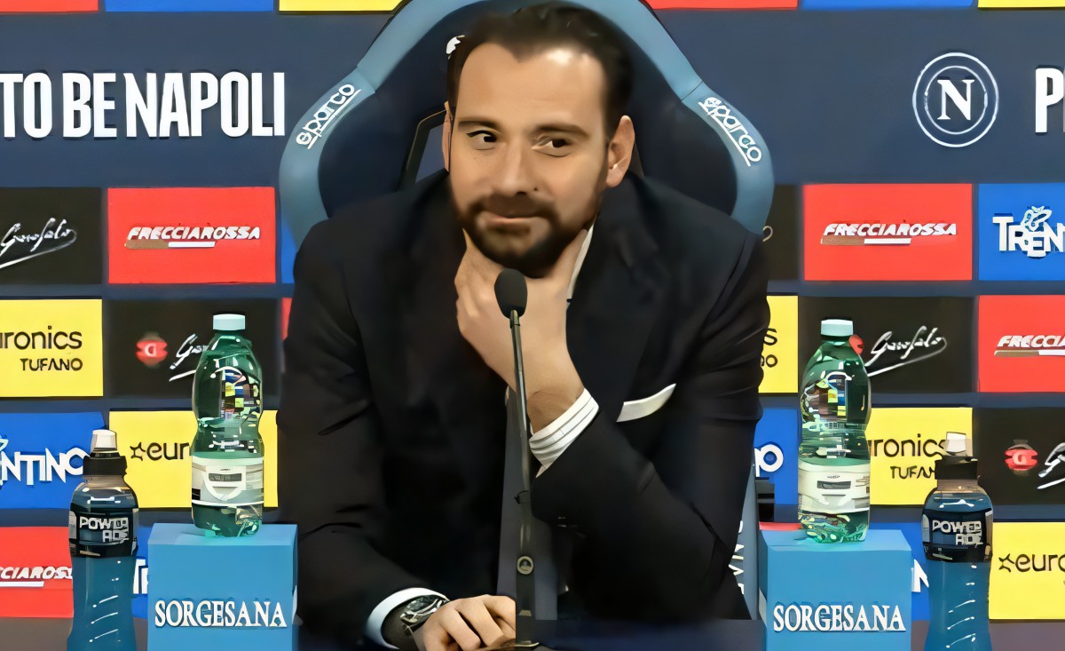 Manna, caos al Napoli: due rinnovi in pausa mentre i tifosi fibrillano! Manna, caos al Napoli: due rinnovi in pausa mentre i tifosi fibrillano!