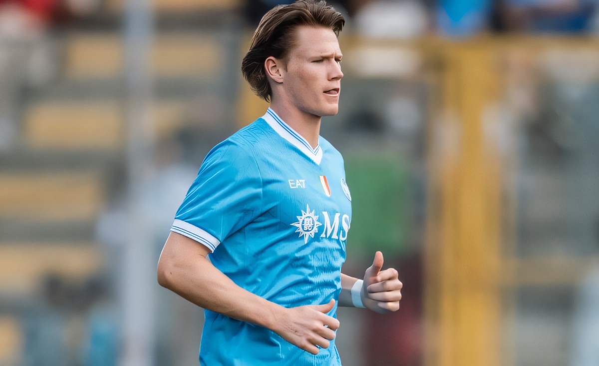 Cagliari-Napoli: McTominay inarrestabile, ma il vero caos è con la critica a Conte! Cagliari-Napoli: McTominay inarrestabile, ma il vero caos è con la critica a Conte!