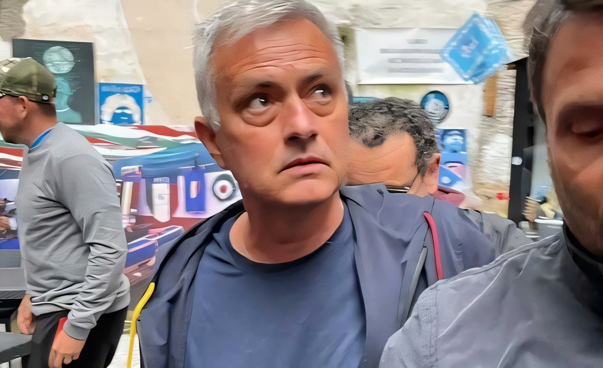 Mourinho scotta: “Il Napoli affondato dall’Inter, Roma regina del caos!” Mourinho scotta: “Il Napoli affondato dall’Inter, Roma regina del caos!”