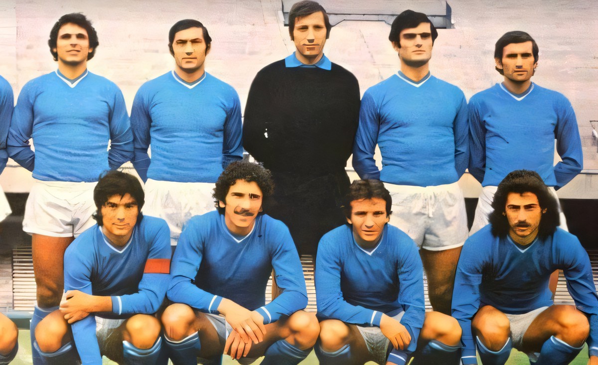 De Laurentiis in lacrime e i tifosi alzano il coro: ‘Ciao, Beppe!’. È polemica sul tributo a ‘Mister 2 miliardi’! De Laurentiis in lacrime e i tifosi alzano il coro: ‘Ciao, Beppe!’. È polemica sul tributo a ‘Mister 2 miliardi’!