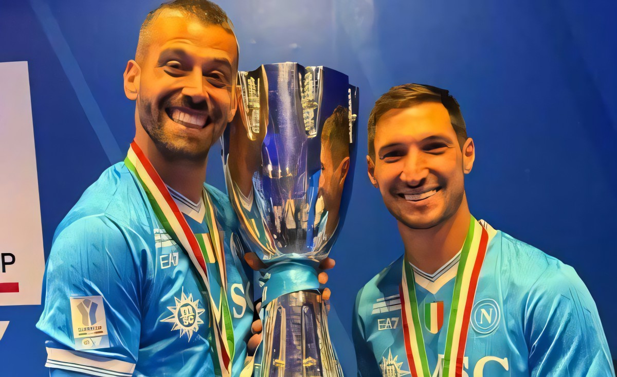 Cene sul lungomare e polemiche: Politano, Spinazzola e De Laurentiis in prima linea! Cene sul lungomare e polemiche: Politano, Spinazzola e De Laurentiis in prima linea!