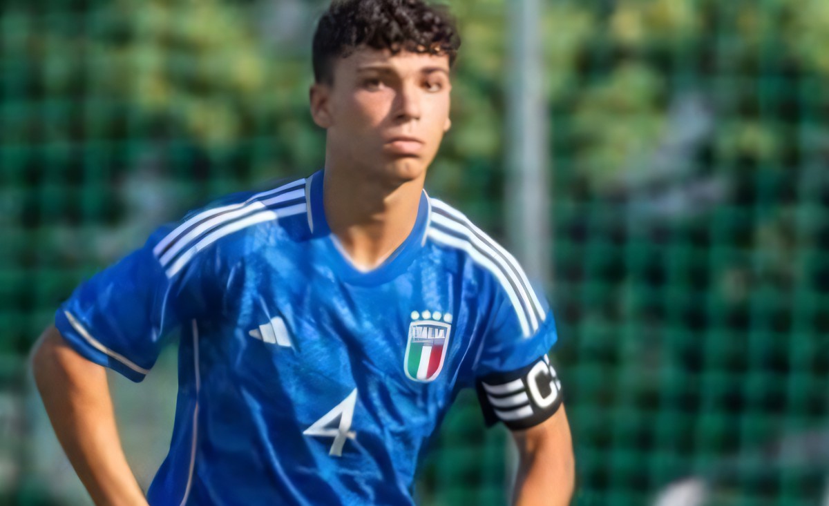 Prisco guida l’Italia Under 18: la gioia di Napoli tra polemiche e speranze! Prisco guida l’Italia Under 18: la gioia di Napoli tra polemiche e speranze!
