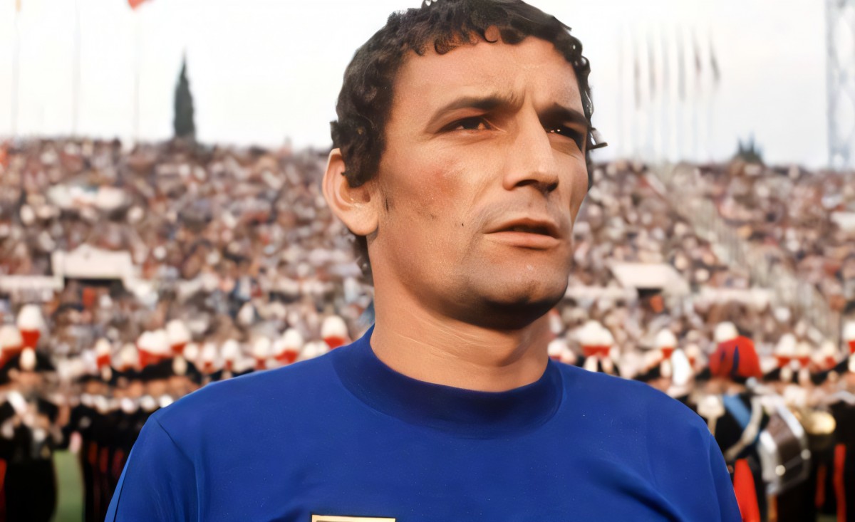Cagliari, omaggio da brividi della Curva a Gigi Riva: 
