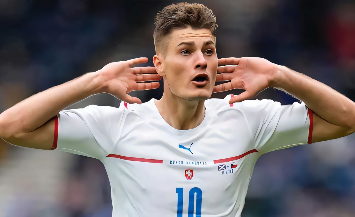 Furia Schick: tornerà in Serie A? Gli agenti avvistati scatenano la polemica! Furia Schick: tornerà in Serie A? Gli agenti avvistati scatenano la polemica!