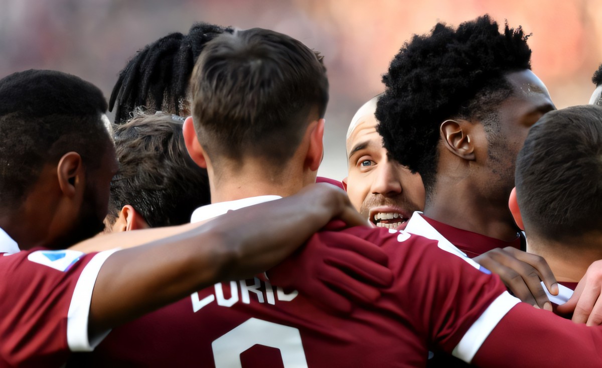 Napoli-Torino, rischio enorme per D’Aversa: il fuoriclasse azzurro in bilico! Napoli-Torino, rischio enorme per D’Aversa: il fuoriclasse azzurro in bilico!