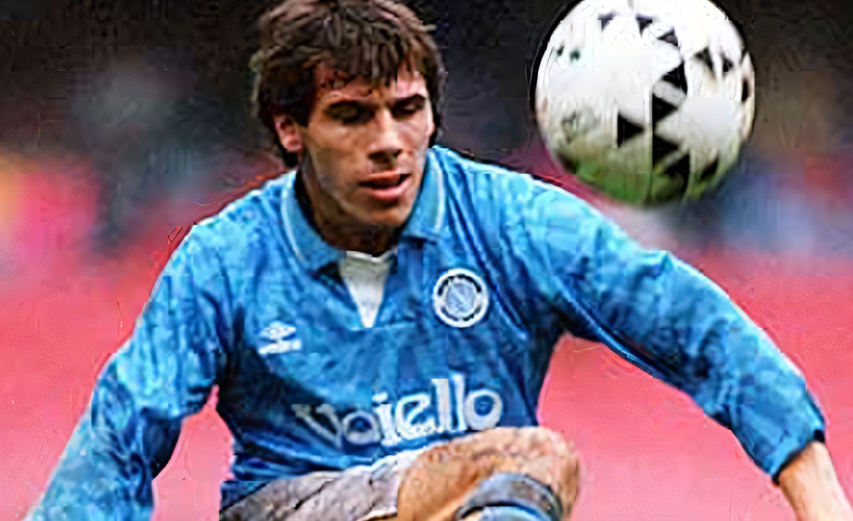 Zola al Maradona: la furia azzurra riaccende i sogni, ma i tifosi sono già in sollevazione! Zola al Maradona: la furia azzurra riaccende i sogni, ma i tifosi sono già in sollevazione!