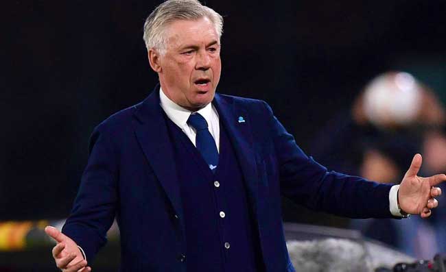 Albero Di Natale Ancelotti.Napoli Nuovo Sistema Di Gioco Ancelotti Pensa All Albero Di Natale James E Lozano Nell 11 Titolare Areanapoli It