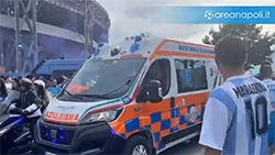 Napoli-Cagliari, traffico in tilt. Ambulanza resta bloccata🚑