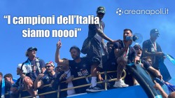 Il Napoli sfila sulle note di Vesuvio erutta, tifosi e calciatori in festa