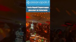 Napoli, squadra riunita per la cena di Natale. I calciatori cantano: Oje vita mia!